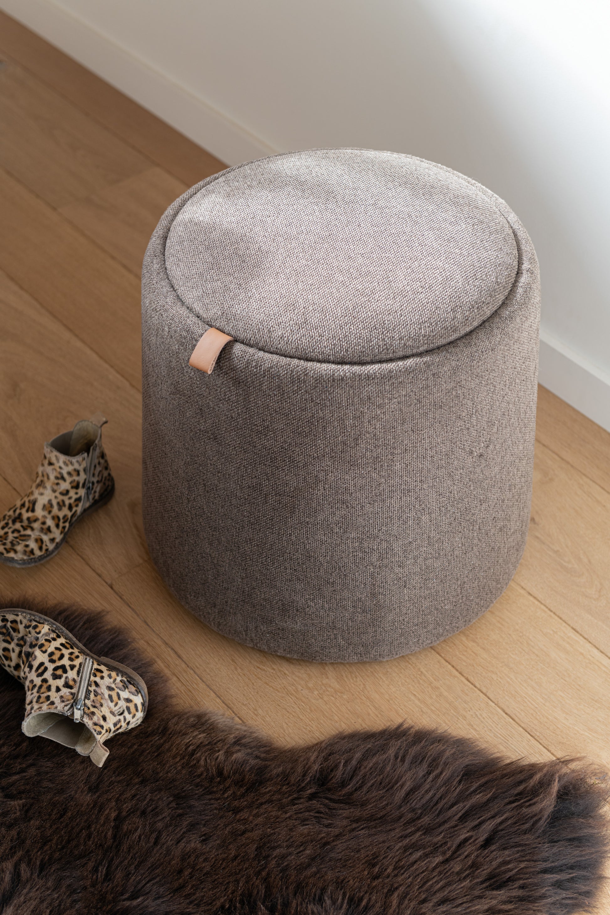 Poef bijzettafel rond taupe