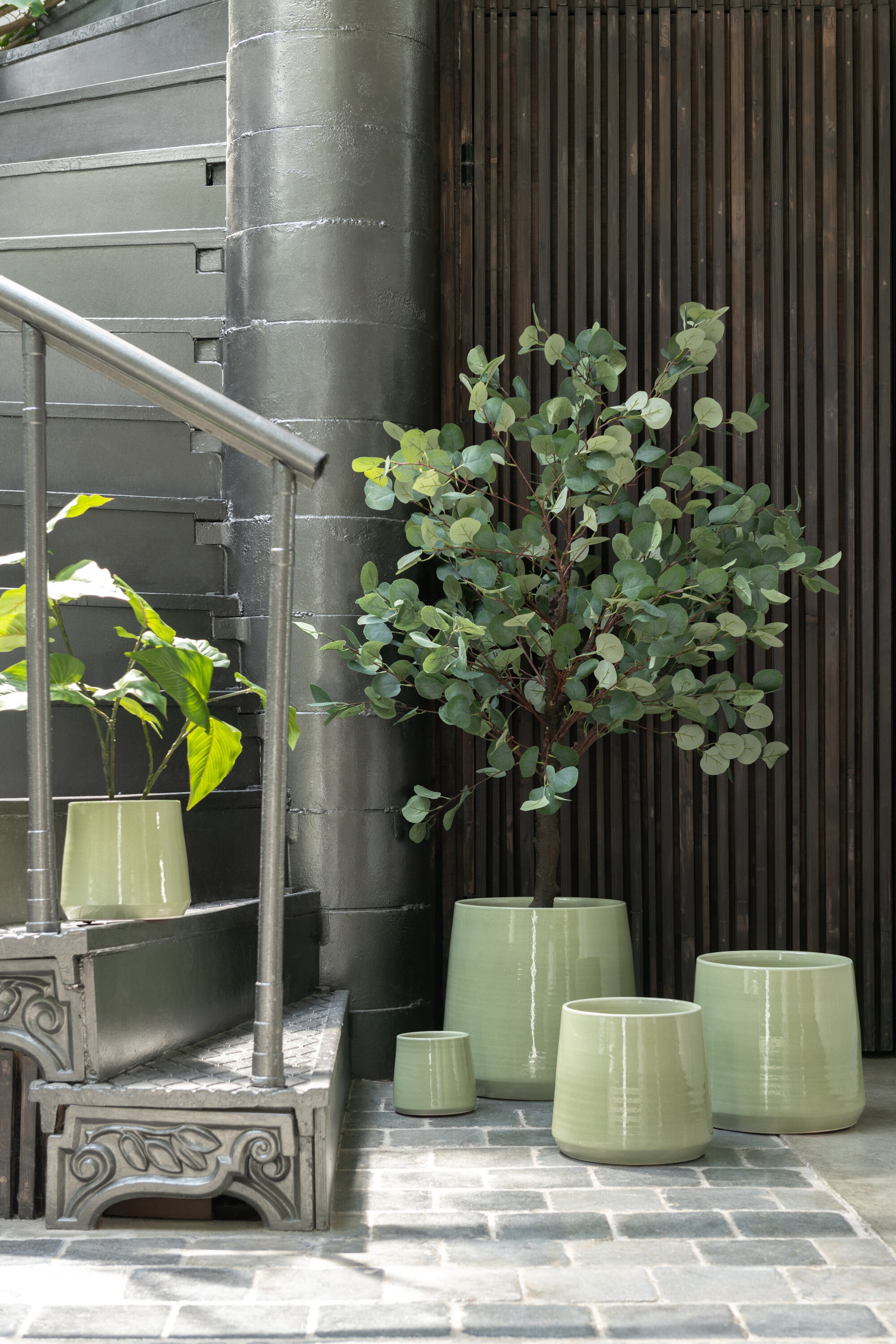 Bloempot Rond Keramiek Groen Medium met small en large sfeerfoto met plant felika